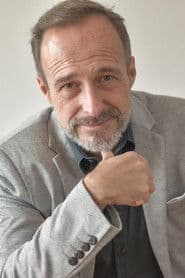 Jorge Gidi as Jorge in ¿Quieres ser mi hijo? 2023